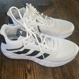 Men’s Adidas Lightmotion shoes size 8.5